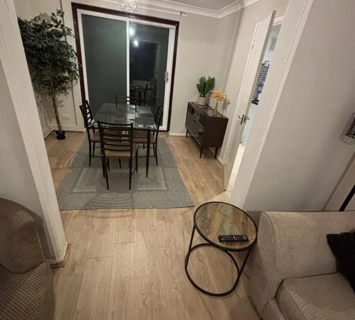 Contractors Welcome 3 Bed House With Parking By Eagle Owl Stays Crawley  Dom wakacyjny