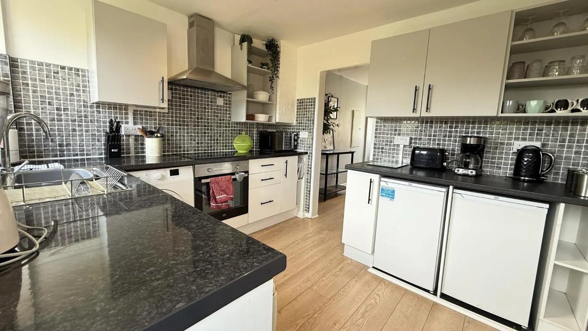 Dom wakacyjny Contractors Welcome 3 Bed House With Parking By Eagle Owl Stays Crawley  Wielka Brytania