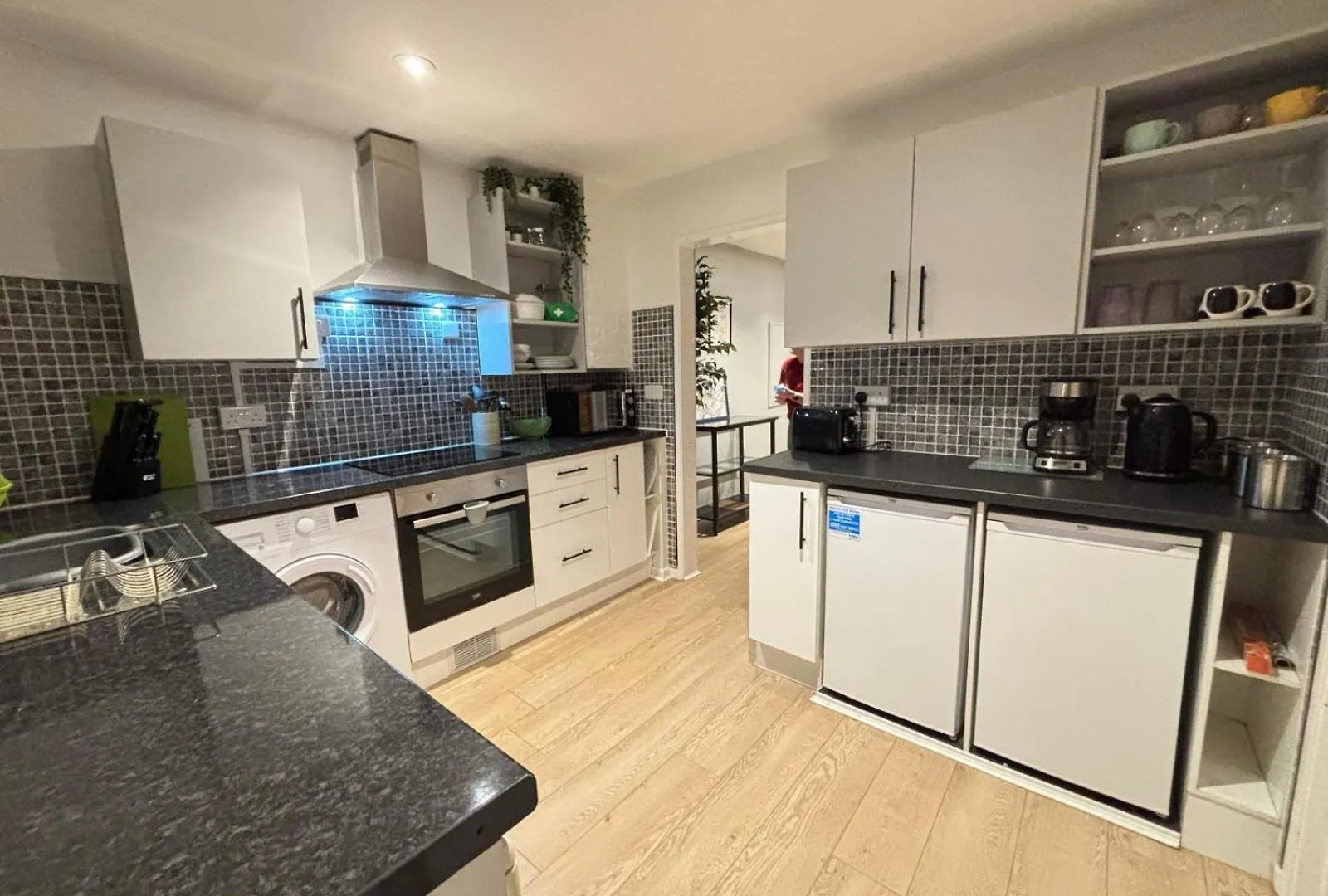 Contractors Welcome 3 Bed House With Parking By Eagle Owl Stays location