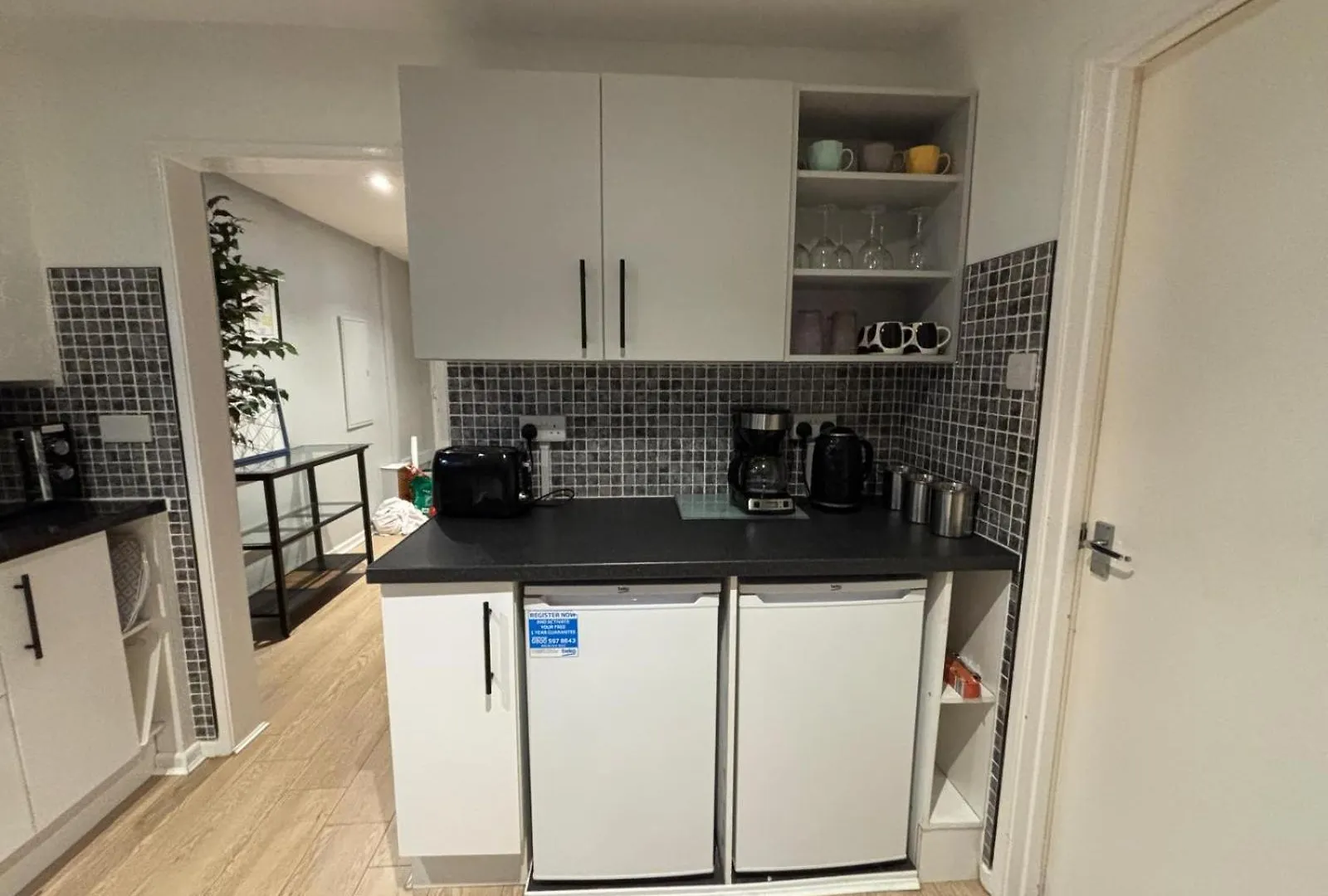 Contractors Welcome 3 Bed House With Parking By Eagle Owl Stays Crawley  0*, Crawley (West Sussex) Großbritannien